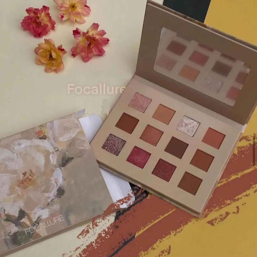 لوحة ظلال العيون