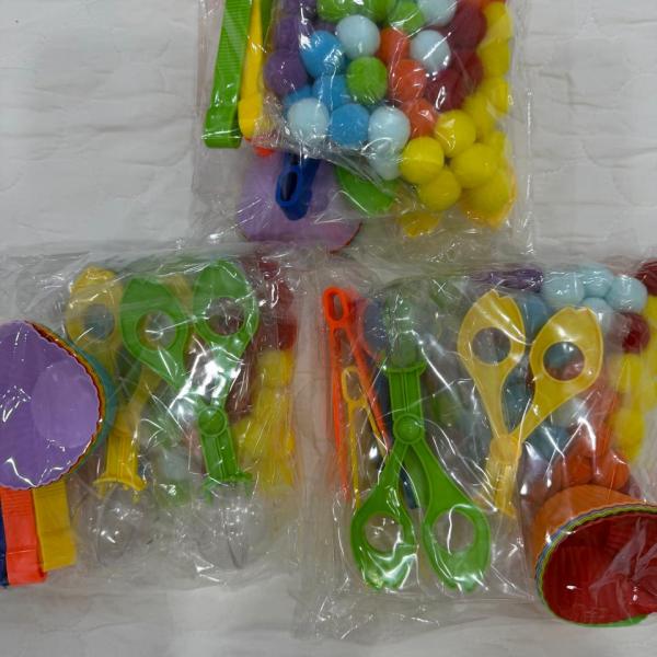 مجموعة أدوات + كرات ملونة